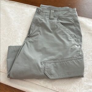 UNDER ARMOUR Mens Size 28 Shorts Heat Gear Loose Gray